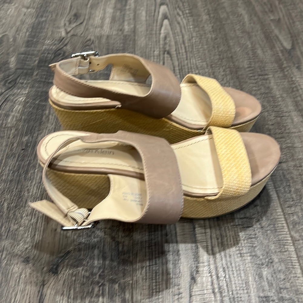 Calvin Klein E8224 Lorraine Size 7.5